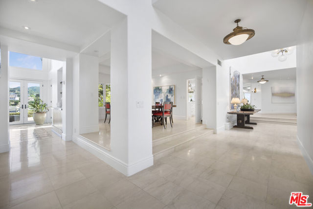 4001 Clarinda Drive, Tarzana CA: https://media.crmls.org/mediaz/dc86d9ed-81cb-46cc-9de0-53481bc1ad25.jpg
