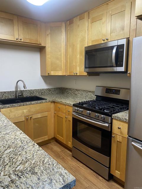 Image 5 of 18 For 2088 Montgomery Avenue J