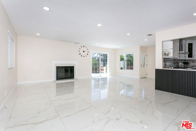 7001 Beckett Street, Tujunga CA: https://media.crmls.org/mediaz/dc87a054-ea40-4e33-84e5-9da79e2f3bfe.jpg