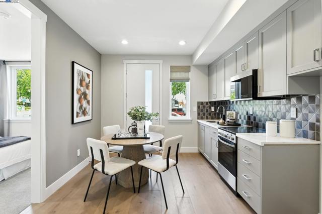 1670 Larkspur Street, Alameda CA: https://media.crmls.org/mediaz/dc88c3b8-9fe8-416f-9721-7c499cab6539.jpg