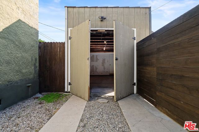 3000 Finch Street, Los Angeles CA: https://media.crmls.org/mediaz/dc890c14-9ff8-4b0e-bf17-aa0f15405d8f.jpg