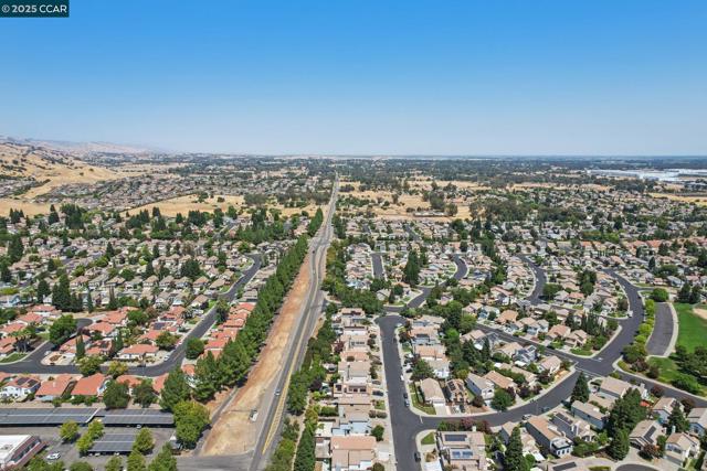 868 Clifton Way, Vacaville CA: https://media.crmls.org/mediaz/dc890e06-7aa3-422d-adce-8025dd08f4ba.jpg