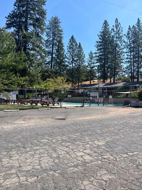 137 Deerhaven Drive, Tuolumne CA: https://media.crmls.org/mediaz/dc893b03-8182-4c15-82ac-987a5790e473.jpg