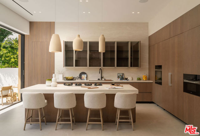 341 N Kings Road, Los Angeles CA: https://media.crmls.org/mediaz/dc8a4ce9-3054-44d3-afd6-a3607e403461.jpg