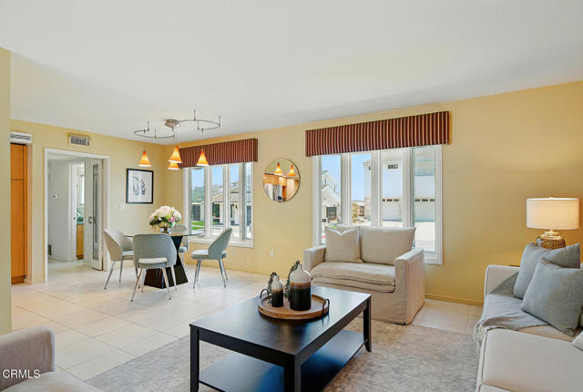 3121 Kingridge Way, Glendale CA: https://media.crmls.org/mediaz/dc8a5383-f590-43ce-aa1a-cf778c4fc336.jpg