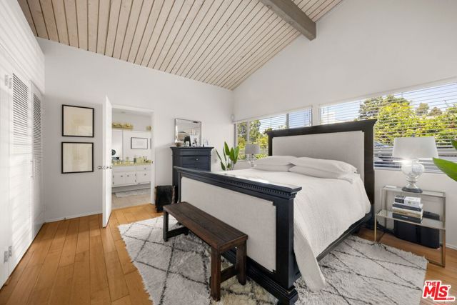 2318 Cheryl Place, Los Angeles CA: https://media.crmls.org/mediaz/dc8a9e2a-f4dd-45d7-95b9-cbdc2a0c387c.jpg