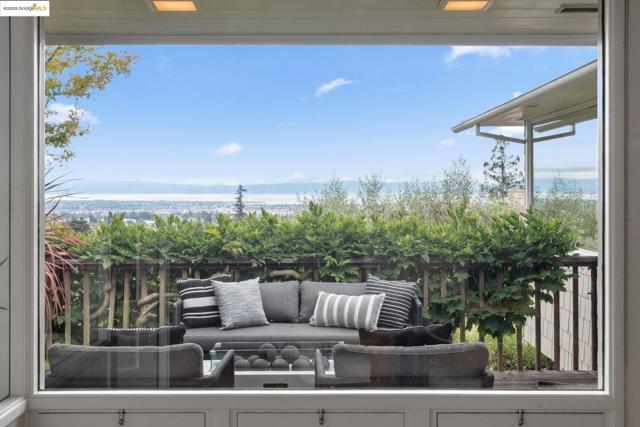 64 Crest Rd, Piedmont CA: https://media.crmls.org/mediaz/dc8ac67a-e6ff-4905-82d2-3ed65b05c941.jpg
