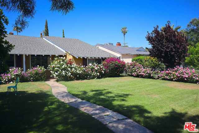 12455 Cumpston Street, Valley Village CA: https://media.crmls.org/mediaz/dc8b2e39-7a8e-48e7-a123-a298d38370a8.jpg
