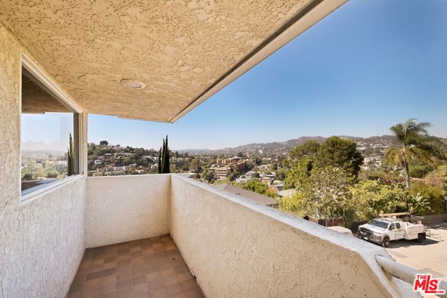 2470 Micheltorena Street photo 10