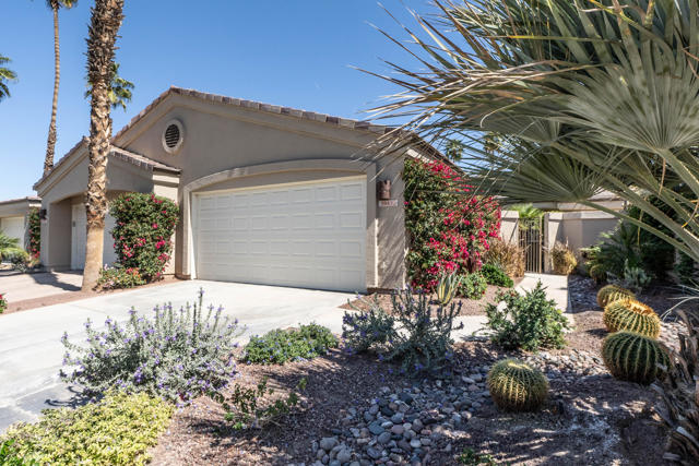 39432 Narcissus Way, Palm Desert CA: https://media.crmls.org/mediaz/dc8bb06b-c65a-4fe5-8106-2c41c25c87f7.jpg