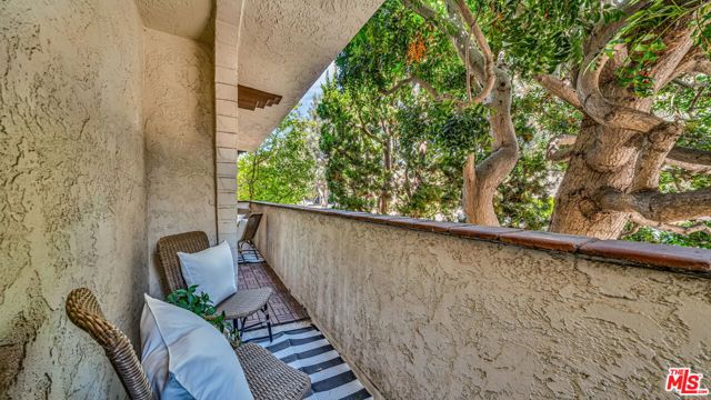 1130 9th Street, Santa Monica CA: https://media.crmls.org/mediaz/dc8bc2d6-e625-451a-9af3-2d26130a0275.jpg