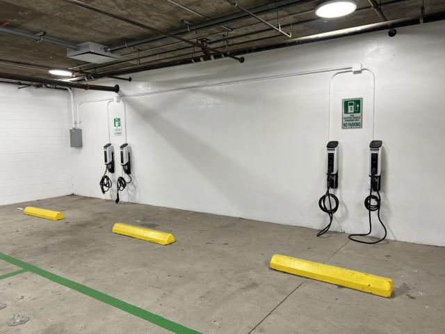 3901 Lick Mill Boulevard, Santa Clara CA: https://media.crmls.org/mediaz/dc8c2dc5-514c-47ff-b605-f1d3a99412b8.jpg