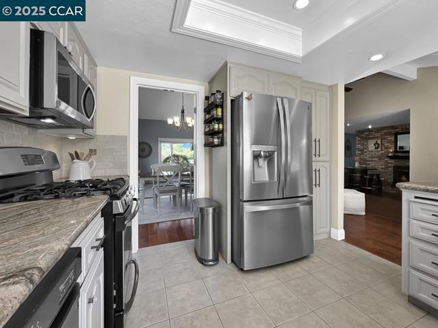 14 Mt Eden Pl, Clayton CA: https://media.crmls.org/mediaz/dc8c4764-3be7-4df0-9a60-2cc5384132e9.jpg