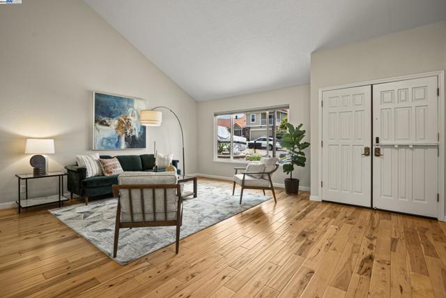 6408 Boone Dr, Castro Valley CA: https://media.crmls.org/mediaz/dc8c8d62-8051-407f-add5-084aaef31bbc.jpg