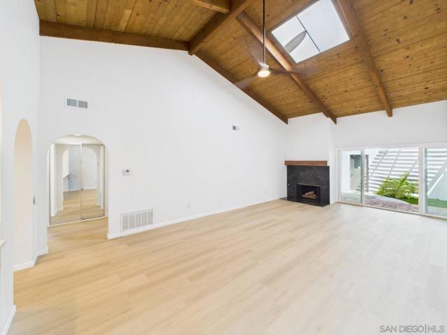 670 Bel Air Dr W, Vista CA: https://media.crmls.org/mediaz/dc8c94a9-f2bf-40f4-81d6-7c9d70601367.jpg