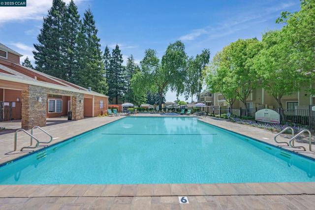 160 Eastridge Dr, San Ramon CA: https://media.crmls.org/mediaz/dc8cf713-d34a-4e13-a429-820d05883e8a.jpg