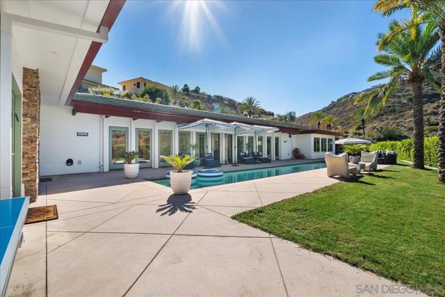 8018 La Milla, Rancho Santa Fe CA: https://media.crmls.org/mediaz/dc8d5d20-5fec-4d96-a81d-605fff5dab7b.jpg