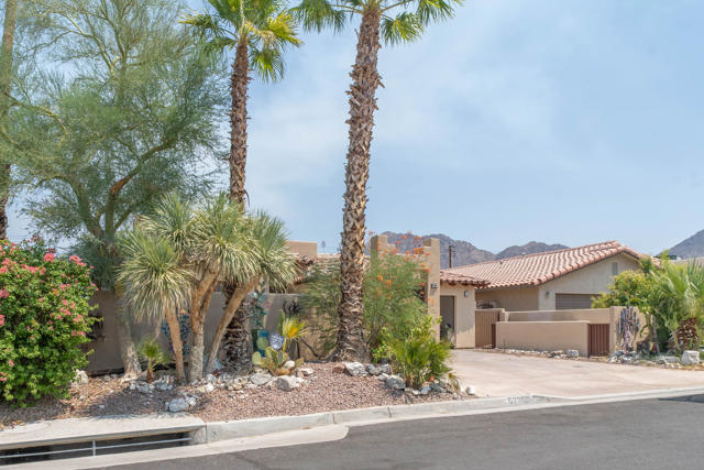 52280 Avenida Herrera, La Quinta CA: https://media.crmls.org/mediaz/dc8da51d-9338-4b78-a471-7fb956214e69.jpg