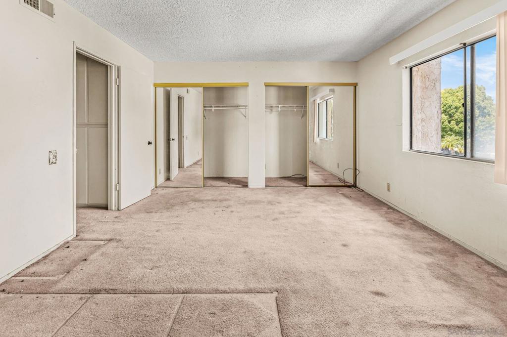 https://media.crmls.org/mediaz/dc8e7fe2-7401-4258-ac95-3ae364151760.jpg?preset=X-Large