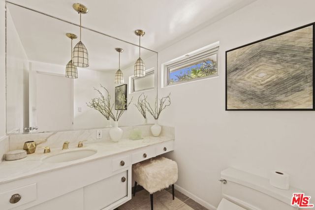 8630 Allenwood Road, Los Angeles CA: https://media.crmls.org/mediaz/dc8e8fc2-119b-48bf-a816-f7542732a1ba.jpg