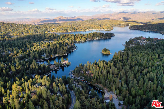 161 Rocky Point Road, Lake Arrowhead CA: https://media.crmls.org/mediaz/dc8e9f92-c8b5-4954-a952-4e39c026b094.jpg