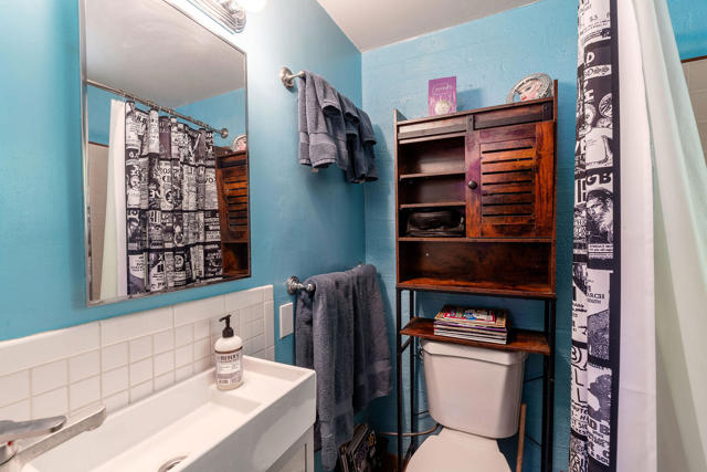 689 E Camino Parocela, Palm Springs CA: https://media.crmls.org/mediaz/dc8ea1b8-838c-47cc-a8ac-c6b1e305198f.jpg