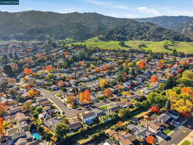 7519 Driftwood Way, Pleasanton CA: https://media.crmls.org/mediaz/dc8eb9b8-1a48-42c9-8a9f-73c5793c1dfc.jpg