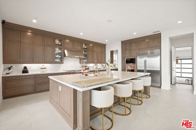 20244 W Albion Way, Porter Ranch CA: https://media.crmls.org/mediaz/dc8f5830-b20c-4438-a80f-63ae0e68672d.jpg