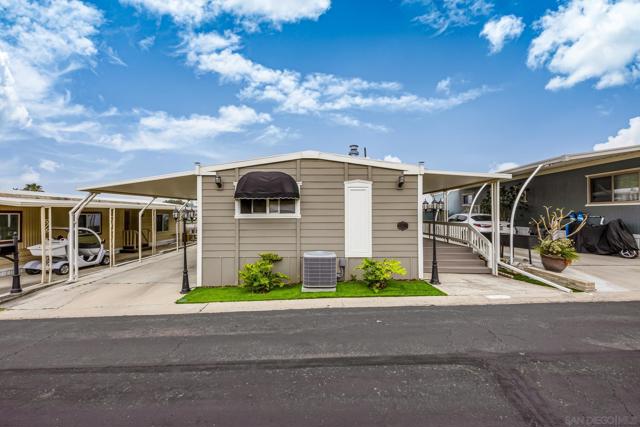 1815 Sweetwater Rd, Spring Valley CA: https://media.crmls.org/mediaz/dc8f707e-5cfb-4d68-b5e4-e7b5d90df7c2.jpg