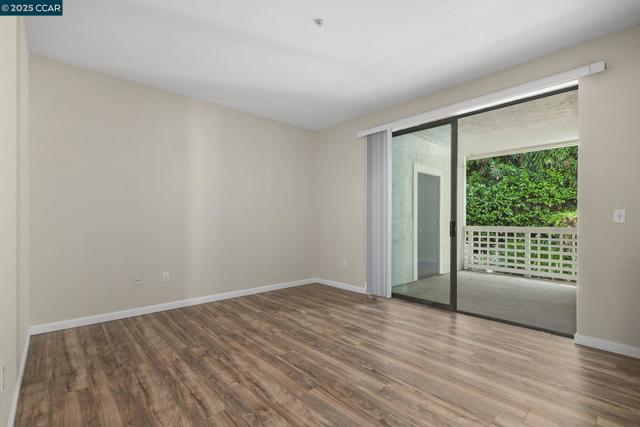 2584 Oak Rd, Walnut Creek CA: https://media.crmls.org/mediaz/dc8f80fe-92e3-45f3-a7fc-4ba852960b98.jpg