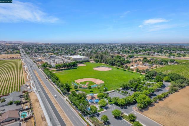 38 Pato Ct, Oakley CA: https://media.crmls.org/mediaz/dc8fa4b9-6a67-4775-9a73-c0b93f368645.jpg