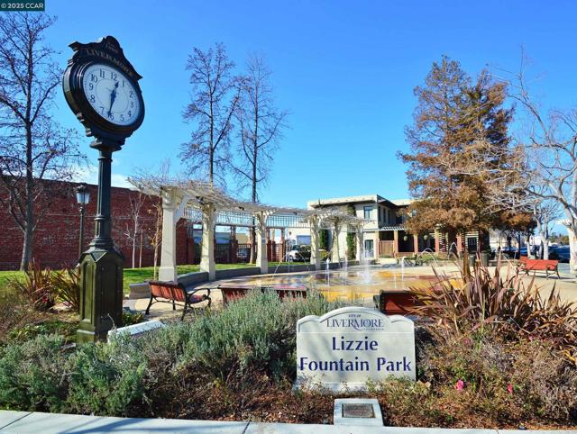 1324 Chateau Cmn, Livermore CA: https://media.crmls.org/mediaz/dc8fcf4a-0b8d-4d25-9369-baa029a17577.jpg