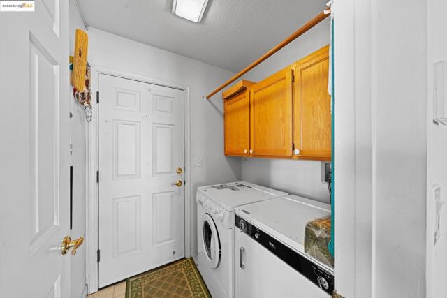 5213 Walker Ct, Antioch CA: https://media.crmls.org/mediaz/dc901721-f674-4f19-a45f-c23154b21388.jpg