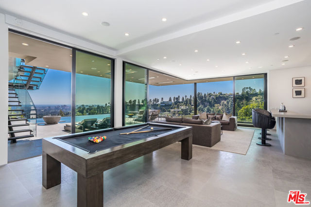 9406 Lloydcrest Drive, Beverly Hills CA: https://media.crmls.org/mediaz/dc903f87-820b-49b5-bc5e-b57c43d14d05.jpg