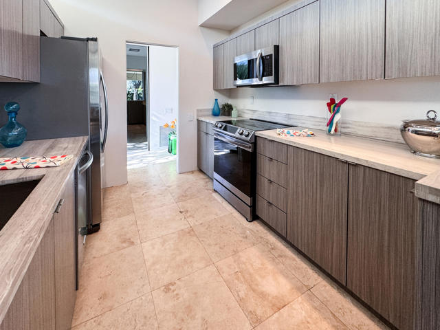 189 Desert Lakes Drive, Palm Springs CA: https://media.crmls.org/mediaz/dc9074ed-0146-4418-9404-543ba6604911.jpg