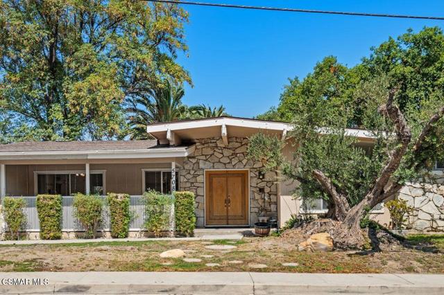 5708 Wilhelmina Avenue, Woodland Hills CA: https://media.crmls.org/mediaz/dc90b902-9ad6-4c11-bb52-d77f5e3308b4.jpg