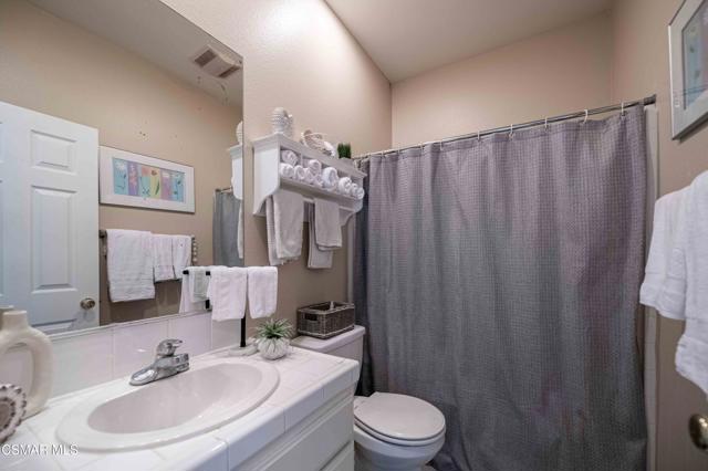 1633 Lola Way, Oxnard CA: https://media.crmls.org/mediaz/dc914985-d3f3-41e0-ba19-f539d0c2024a.jpg