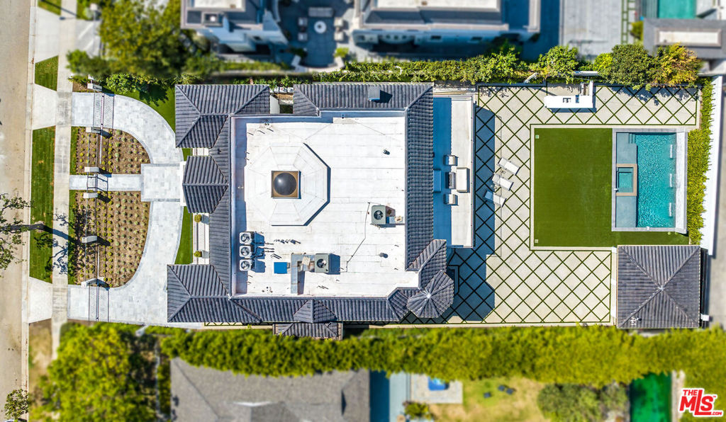 https://media.crmls.org/mediaz/dc9158aa-5211-4169-9a45-46d1e5b38c21.jpg?preset=X-Large