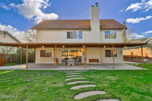 5260 Edgeware Drive, Calabasas CA: https://media.crmls.org/mediaz/dc9274aa-452f-427f-977c-556c422e58f1.jpg