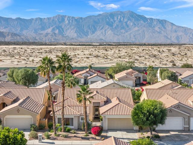 37261 Mojave Sage Street, Palm Desert CA: https://media.crmls.org/mediaz/dc93d485-359a-4aab-9112-dd999da3af6f.jpg
