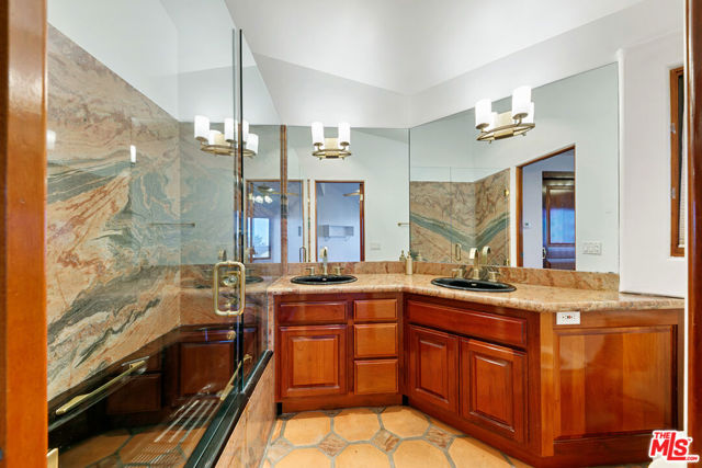 23010 Saddle Peak Road, Topanga CA: https://media.crmls.org/mediaz/dc94c3b1-bbca-4113-b446-4b28735f9649.jpg