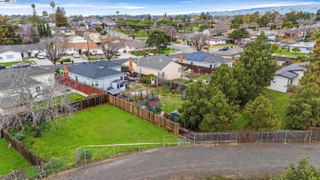 36517 Cherry St, Newark CA: https://media.crmls.org/mediaz/dc94df25-8c18-4cf9-8044-38df57105722.jpg