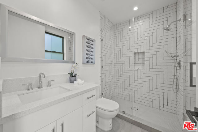5741 Newcastle Avenue, Encino CA: https://media.crmls.org/mediaz/dc94fe2e-bcfb-4aff-9793-72e3f7819c1d.jpg