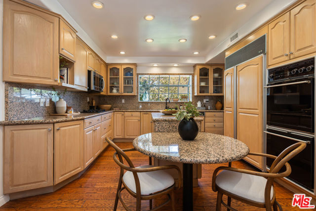 17336 Marilla Street photo 7
