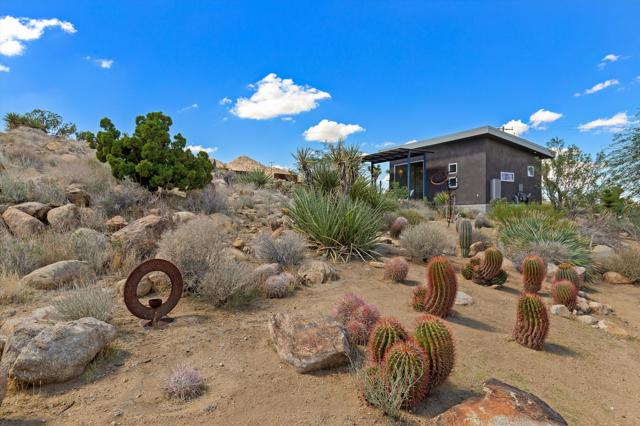 8744 Star Lane, Joshua Tree CA: https://media.crmls.org/mediaz/dc952d1c-633a-4304-b8f4-8e65726df772.jpg