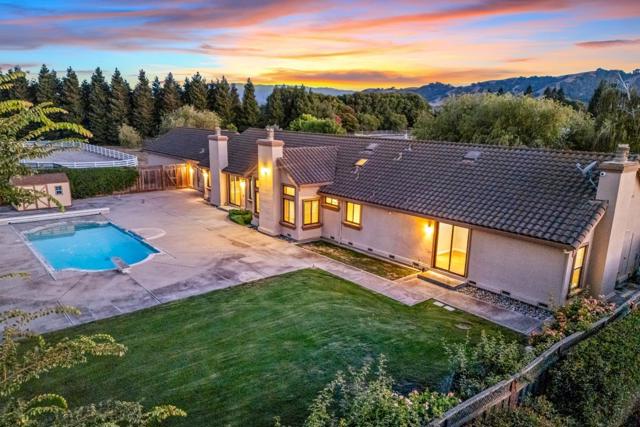 12320 Highland Estates Lane, San Martin CA: https://media.crmls.org/mediaz/dc95461c-ce6c-44c1-afbf-37c293330b66.jpg