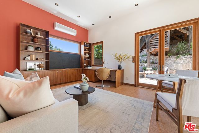 2116 Princeton Avenue, Los Angeles CA: https://media.crmls.org/mediaz/dc96128c-79f3-45b7-9e0d-7fe1de35a442.jpg
