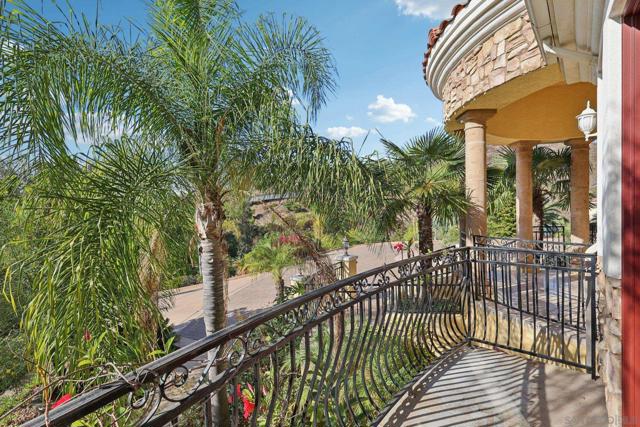 15035 Orchard View Dr, Poway CA: https://media.crmls.org/mediaz/dc9644f3-8e18-4412-97e5-8902f905c746.jpg