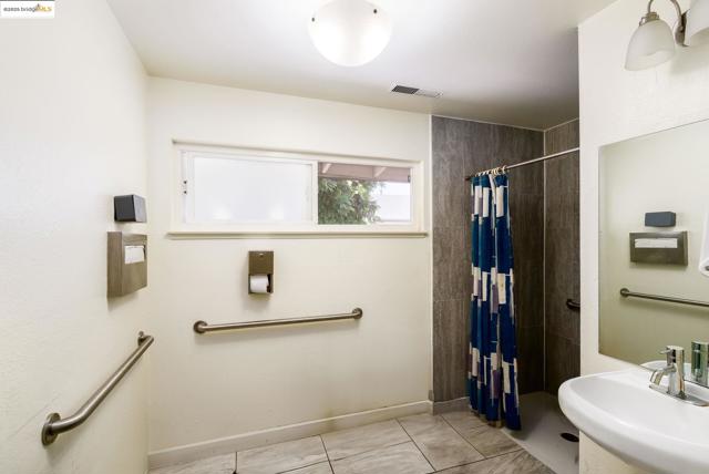18905 Standish Ave, Hayward CA: https://media.crmls.org/mediaz/dc966c15-c9f1-477c-8619-434ddd21da49.jpg