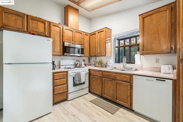 2513 Brazil Dr, Antioch CA: https://media.crmls.org/mediaz/dc96e685-82cc-4f6d-a167-60d6a72ad975.jpg